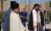 Дејан Антић на освећењу темеља Цркве у бази жандармерије у Алексинцу 