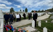 Селаковић уручио Борачку споменицу родитељима палог борца на Кошарама Насеру Вучељу