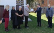 Селаковић уручио Борачку споменицу породици погинулог водника Ивана Васојевића на КошарамаСелаковић уручио Борачку споменицу породици погинулог водника Ивана Васојевића на Кошарама
