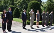 Положени венци на Споменик захвалности Француској на Калeмегдану