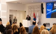 Старовић на конференцији „ Свет у 2025“
