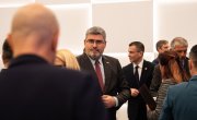 Старовић на конференцији „ Свет у 2025“