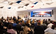 Старовић на конференцији „ Свет у 2025“