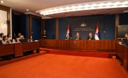 Старовић потписао уговоре са приватним здравственим установама о погодностима за борце