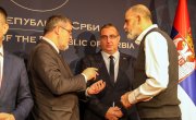 Старовић потписао уговоре са приватним здравственим установама о погодностима за борце