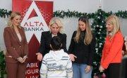 Подела новогодишњих пакетића деци у установама социјалне заштите – за дечије осмехе