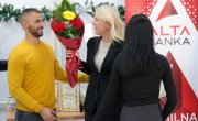 Подела новогодишњих пакетића деци у установама социјалне заштите – за дечије осмехе