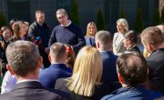 Председник Вучић обишао Инклузивно-едукативни центар у Алибунару