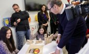 Председник Вучић обишао Инклузивно-едукативни центар у Алибунару
