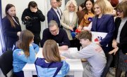 Председник Вучић обишао Инклузивно-едукативни центар у Алибунару