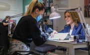 Mинистарка Ђурђевић Стаменковски посетила козметички салон у Нишу: подршка младим предузетницима