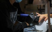 Mинистарка Ђурђевић Стаменковски посетила козметички салон у Нишу: подршка младим предузетницима