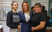 Mинистарка Ђурђевић Стаменковски посетила козметички салон у Нишу: подршка младим предузетницима