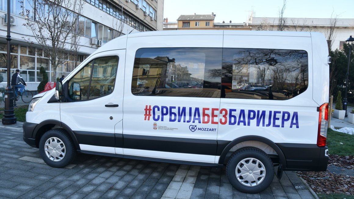 Комби возило за 24 удружења особа са инвалидитетом на територији јужног Баната